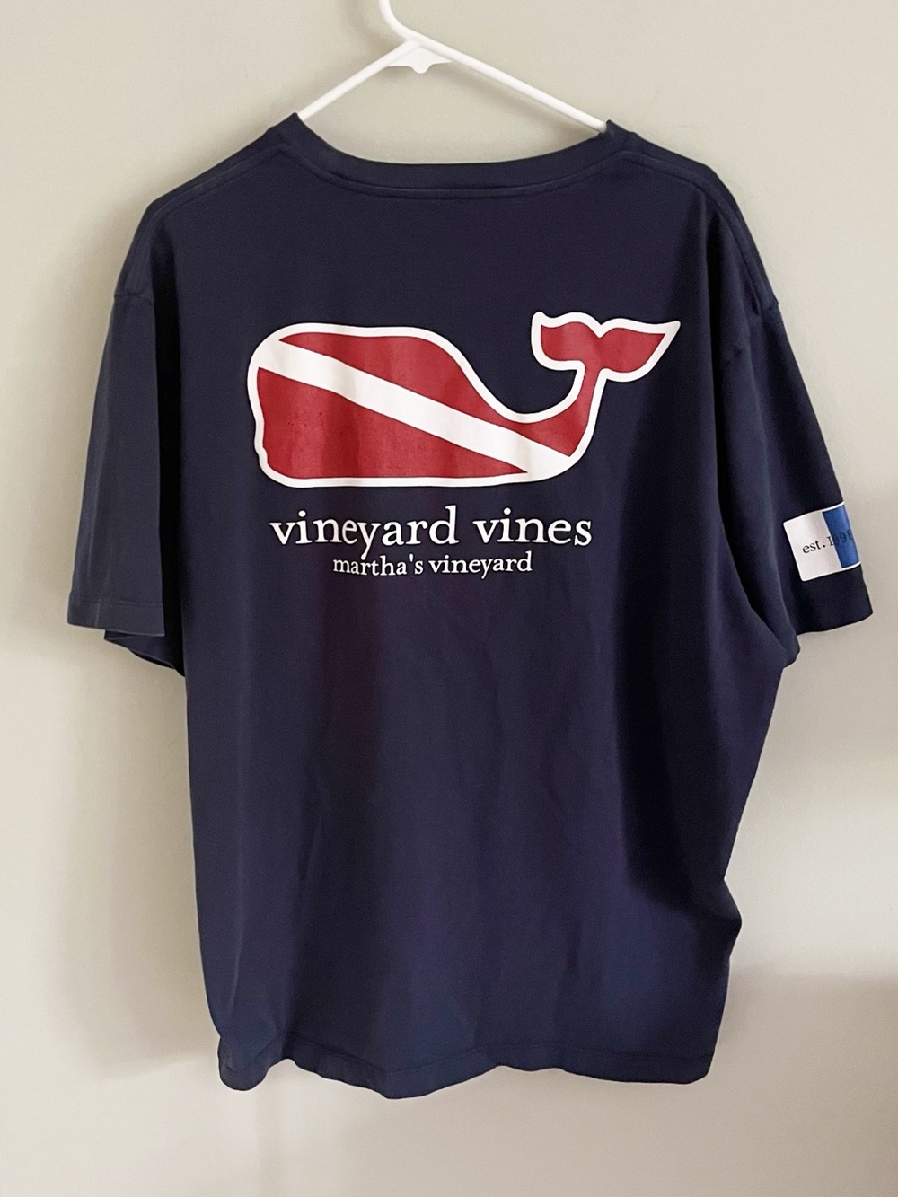 Vineyard Vines navy blue t shirt